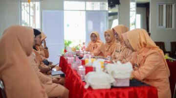 Pertemuan Dharma Wanita Lapas Perempuan Kelas IIA Bandung Dimeriahkan Dengan Arisan dan Doorprize